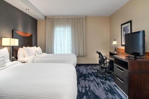 Katil atau katil-katil dalam bilik di Fairfield Inn & Suites by Marriott Toronto Mississauga