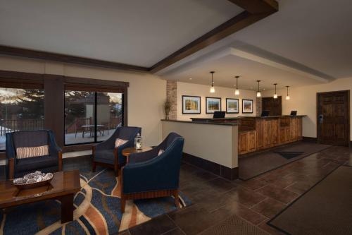 a living room with a bar and some chairs at Marriott's StreamSide Birch at Vail in Vail