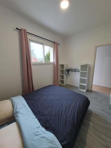 Кровать или кровати в номере Appartement neuf, très lumineux