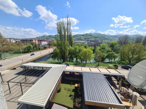 En generel udsigt til bjerge eller udsigt til bjerge taget fra lejligheden