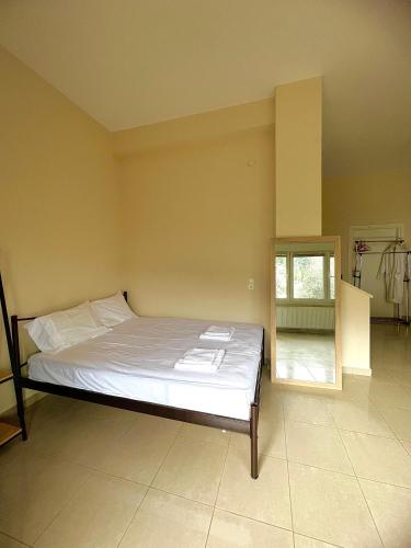Kalamitsa apartment by the beach