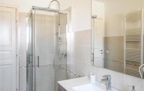 a bathroom with a shower and a sink and a mirror at Lovely Home In Dignano With Kitchen in Taverne