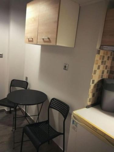 Nice& Cozy Flat 1min from the Heart of Athens.WiFi