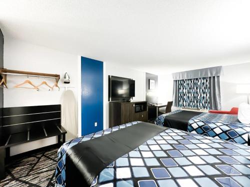 a hotel room with two beds and a flat screen tv at Blaine Town Inn & Suites in Blaine