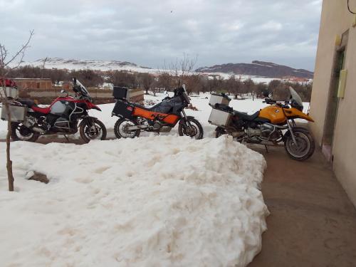 a group of motorcycles parked in the snow at Chez L'habitant Brahim kanih in Anzel