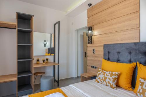 Postel nebo postele na pokoji v ubytování Luxurious Villa Micha - With 150m Pool