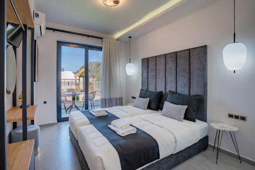 Postel nebo postele na pokoji v ubytování Luxurious Villa Mare - With 150m Pool