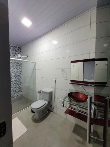 a bathroom with a toilet and a sink at POUSADA ALÉM-K in Riachão