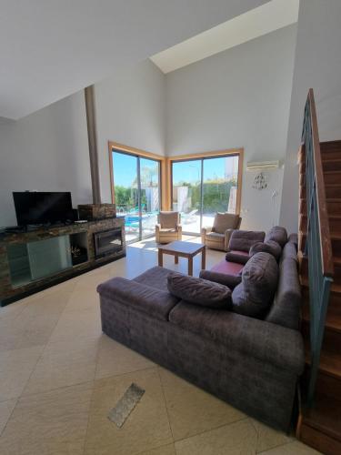 Luxury city Villa Olivia 10 - 15 min to the Beach Oura, private swimming pool