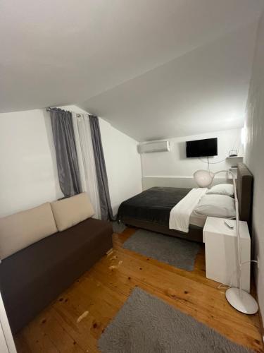 Postel nebo postele na pokoji v ubytování Apartments Mira