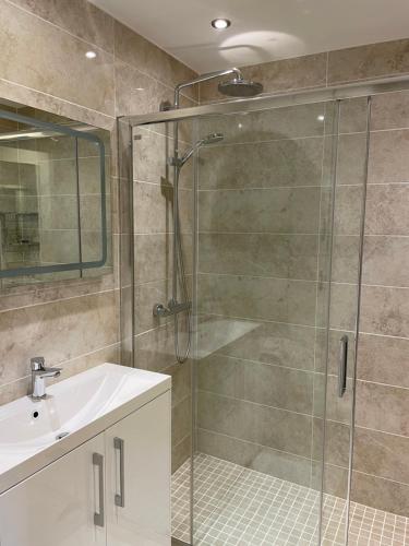 Un baño de Apartment at Island Cottage, Inishnee, Roundstone