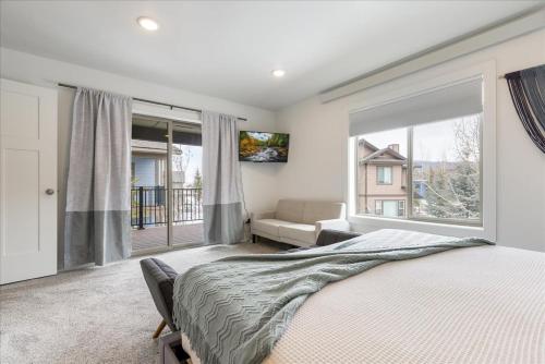 Katil atau katil-katil dalam bilik di Teewinot Townhome