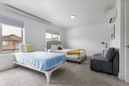 Katil atau katil-katil dalam bilik di Teewinot Townhome