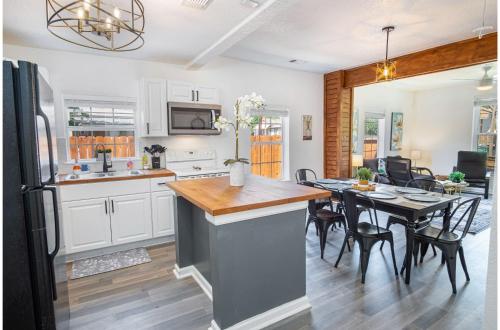 a kitchen and dining room with a table and chairs at Charming 4BR2BA Only 5 mins Downtown Riverwalk in San Antonio