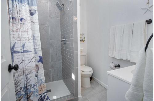 Koupelna v ubytování Charming 4BR2BA Only 5 mins Downtown Riverwalk