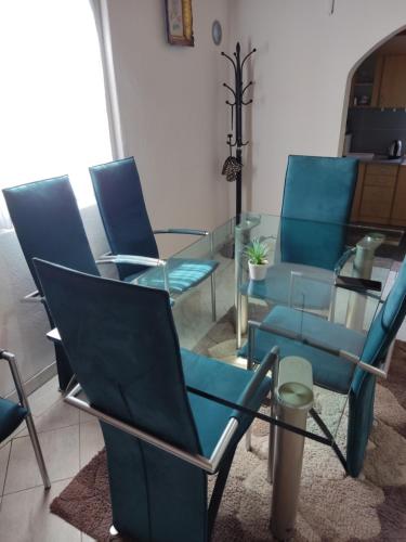  Kuca Delić -  Room  picture :   Shower    TV    Air conditioning                           