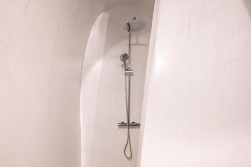a shower in a bathroom with a surfboard at Karpimo Scenery in Firostefani