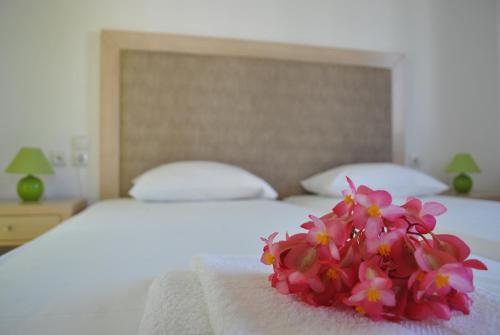 Ένα ή περισσότερα κρεβάτια σε δωμάτιο στο Antigoni Apartments 'Olive Room'