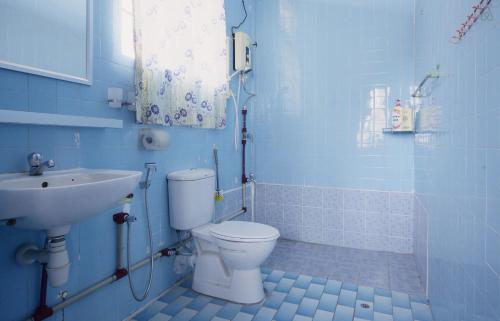 Kylpyhuone majoituspaikassa Hin Loi Guesthouse