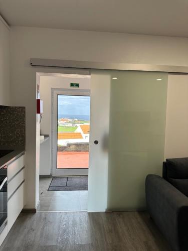 Μια τηλεόραση ή/και κέντρο ψυχαγωγίας στο Paradise Apartments II