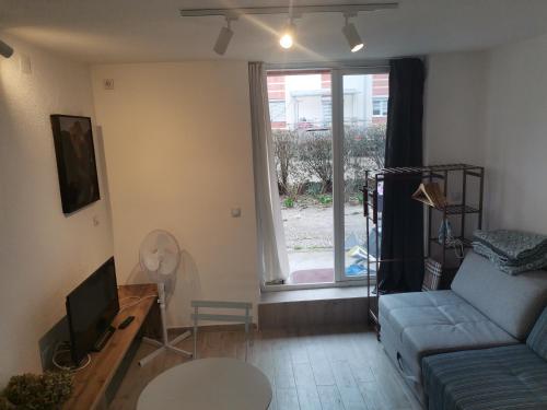 Ein Sitzbereich in der Unterkunft Chicago Studio Apartment