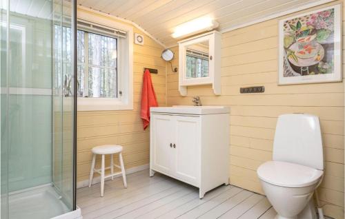 a bathroom with a toilet and a shower at Beautiful Home In Gamle Fredrikstad With Kitchen 