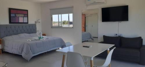 Ένα ή περισσότερα κρεβάτια σε δωμάτιο στο Gaviotas Beach Home