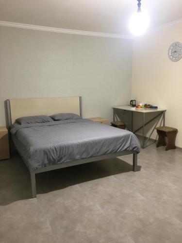 מיטה או מיטות בחדר ב-Bardy guest house