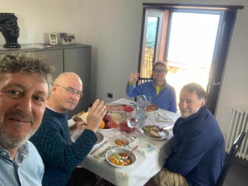 a group of people sitting around a table eating food at Bed & Breakfast StudioArcodia- in San Marco dʼAlunzio