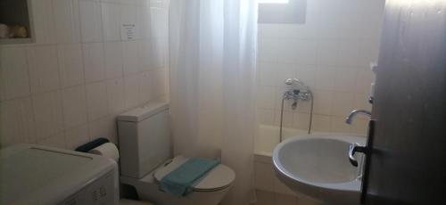 Et badeværelse på Nikos Asklipios Paros