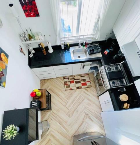 an overhead view of a small kitchen with a wooden floor at Casa Copan in Cancún