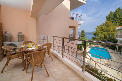 Φωτογραφία από το άλμπουμ του Dioni luxury apartment with private entrance στον Καραβόμυλο