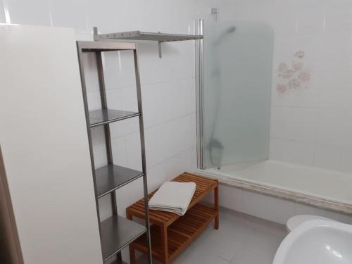 Ett badrum på Corunna Piso acogedor 3 hab. amplias wifi