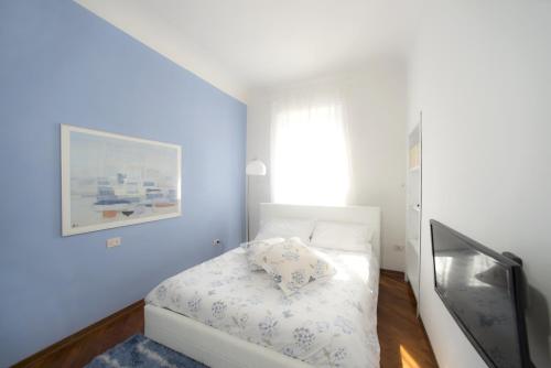 a small bedroom with a white bed and a window at A Casa di Sara in Florence