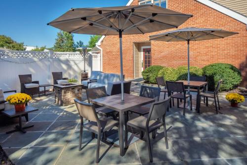 Un patio o zona al aire libre en Residence Inn Cherry Hill Philadelphia