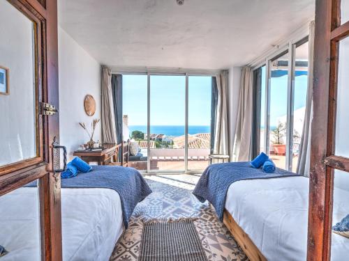 Newly renovated apartment in Nerja with huge pool