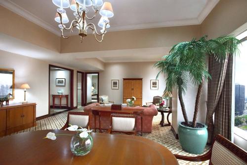 Ruang duduk di JW Marriott Hotel Jakarta