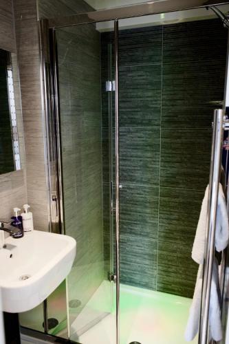 Ένα μπάνιο στο Cartref Guest House
