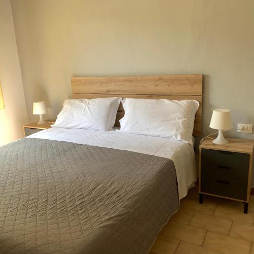 a bedroom with a large bed with white pillows at Hotel Helvetia in Milano Marittima