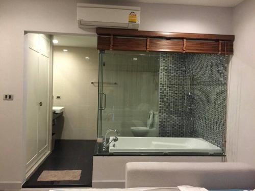 a bathroom with a bath tub and a toilet at The Crest Santora Huahin 4 Fl H(Monthly rate) in Hua Hin