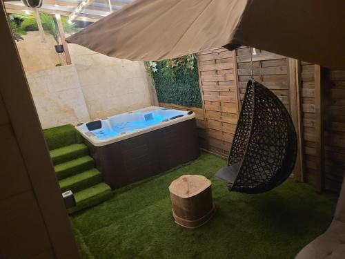 suite spa jacuzzi tout confort – Photos 2