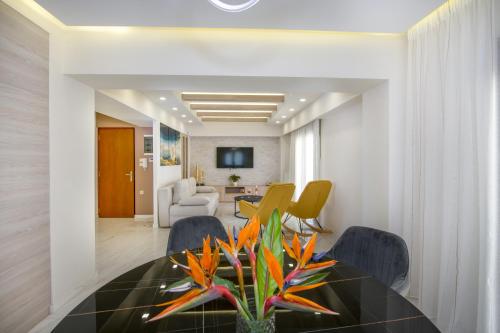 Aretousa Home
