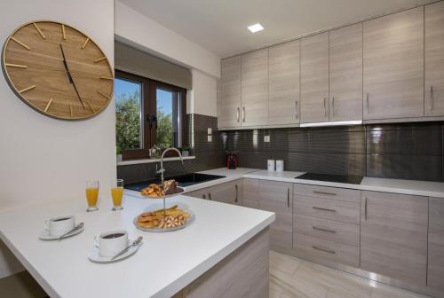Aretousa Home
