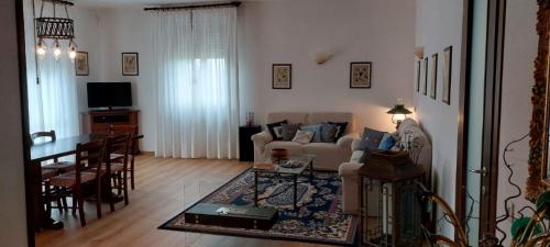 a living room with a couch and a table at Tenuta i Lecci in Terranuova Bracciolini