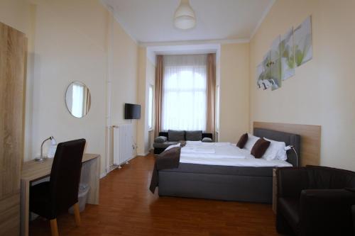 Postel nebo postele na pokoji v ubytování Hotel Elegia am Kurfürstendamm