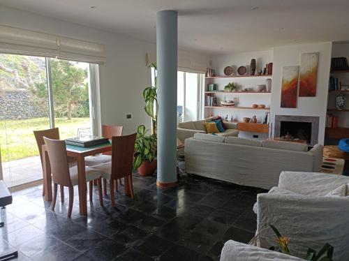 a living room with a table and a couch at Valmoa T4 in Praia da Vitória