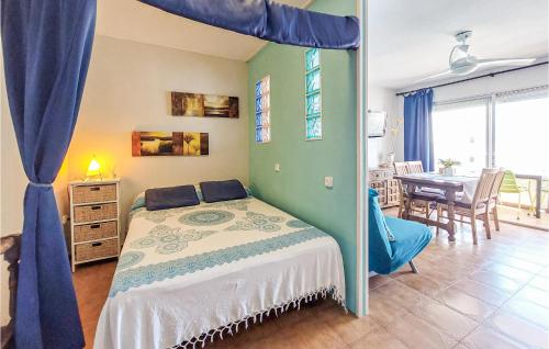 Cozy Apartment In Peníscola With House Sea View