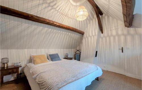 Voodi või voodid majutusasutuse 4 Bedroom Amazing Home In Flacy toas