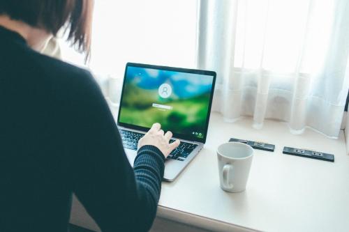 ハミルトンホテル -ブルー-にあるテレビまたはエンターテインメントセンター