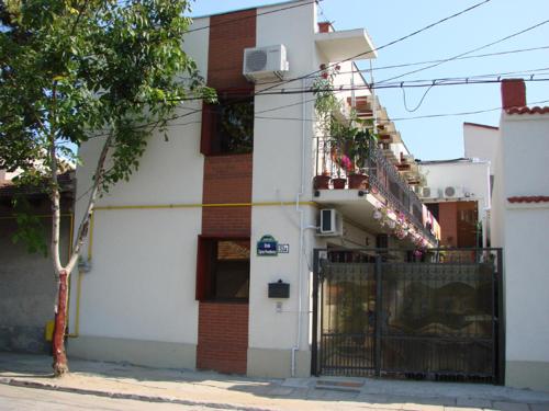 a building with a gate in front of it at Casa Elisabeta Constanta in Constanţa